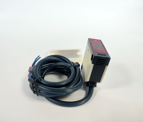 Фотоэлектрический датчик для ламинатора